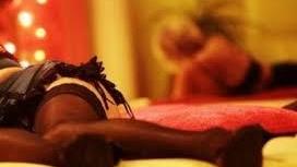 Vita da squillo nel centro massaggi. «Noi rinchiuse qui dentro 15 ore al giorno».