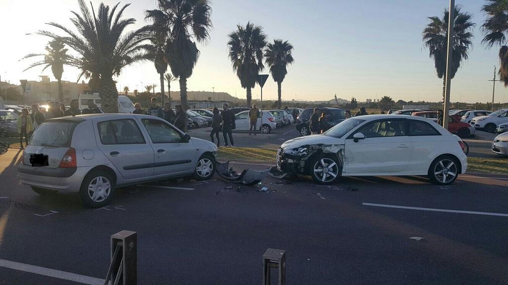 Le auto coinvolte nell'incidente al Poetto (Onnis)
