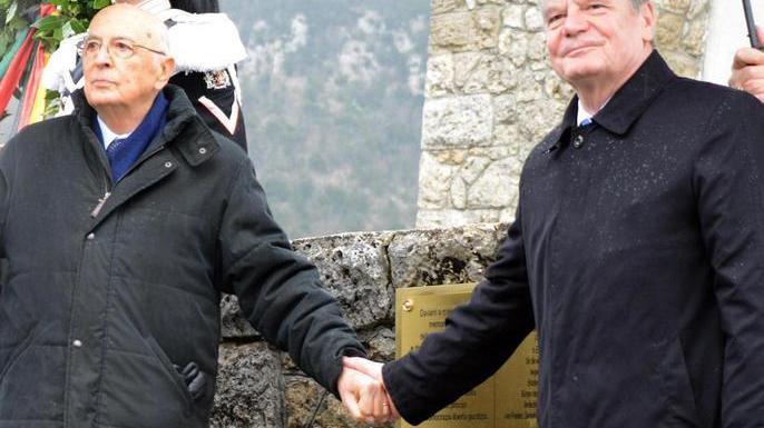 L’ex presidente della Repubblica Giorgio Napolitano con l’ex presidente tedesco Joachim Gauck