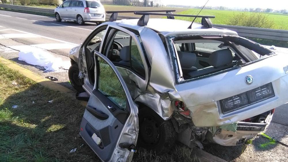 Schianto all'incrocio, donna muore sulla Cispadana a Guastalla