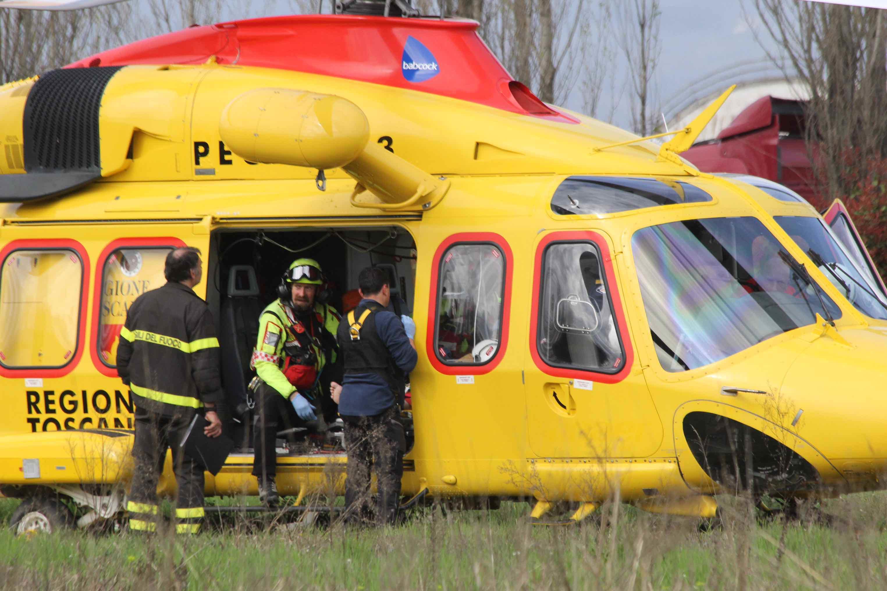 L'intervento dell'elicottero Pegaso in via Paronese