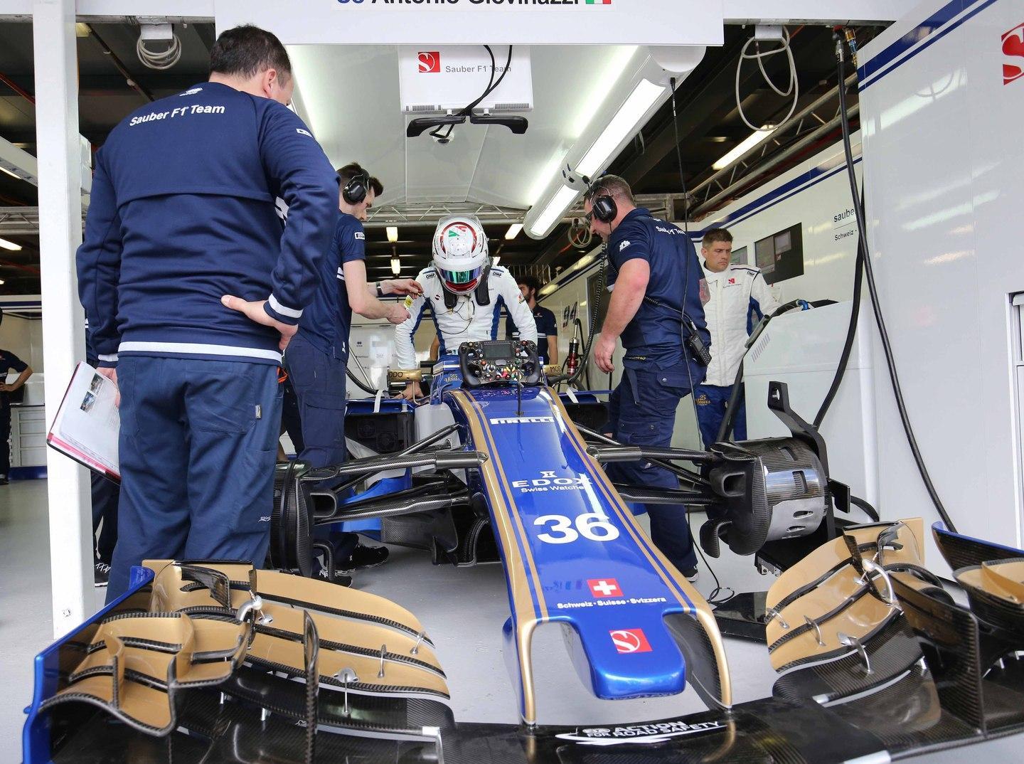 Hamilton in pole position, Vettel subito dietro 