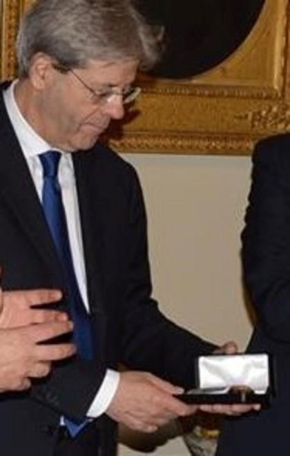 Una penna fuoriserie per Gentiloni 