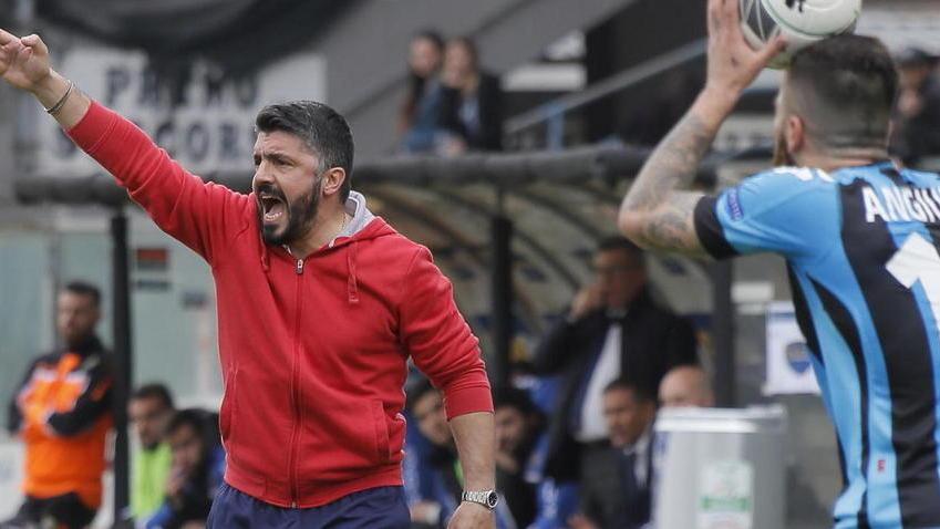 La squadra in campo all’ora di pranzo «Decidono le Tv»