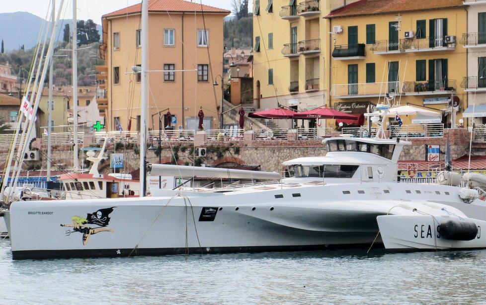 Brigitte Bardot sul promontorio Sbarco illustre e grande nautica