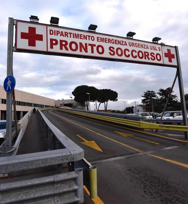 Ferito da un ponte elevatore mentre lavora in officina