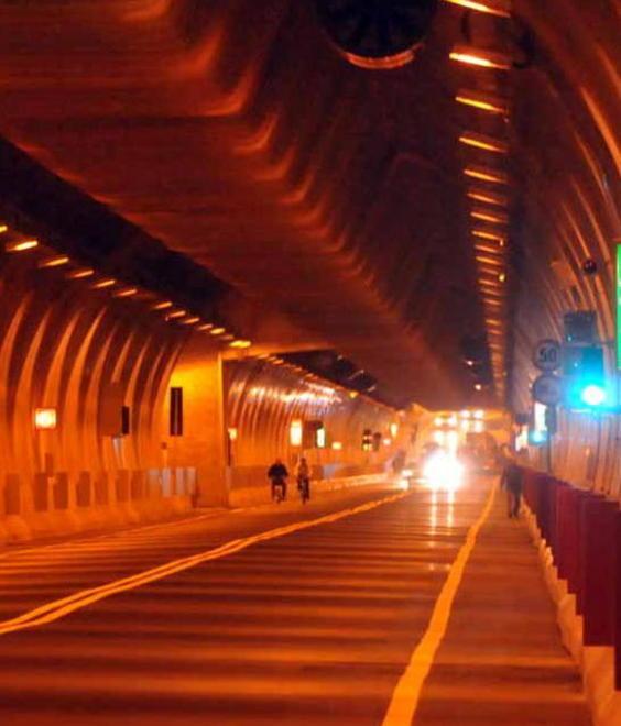 «Camera a gas nella via dei marmi? Colpa dei camionisti»