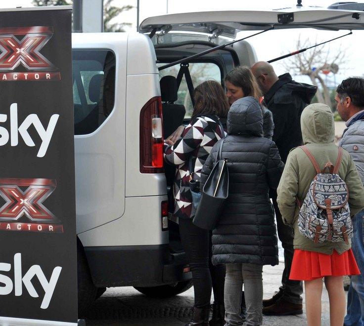 Chitarre e tanti sogni, tutti in fila per cantare 