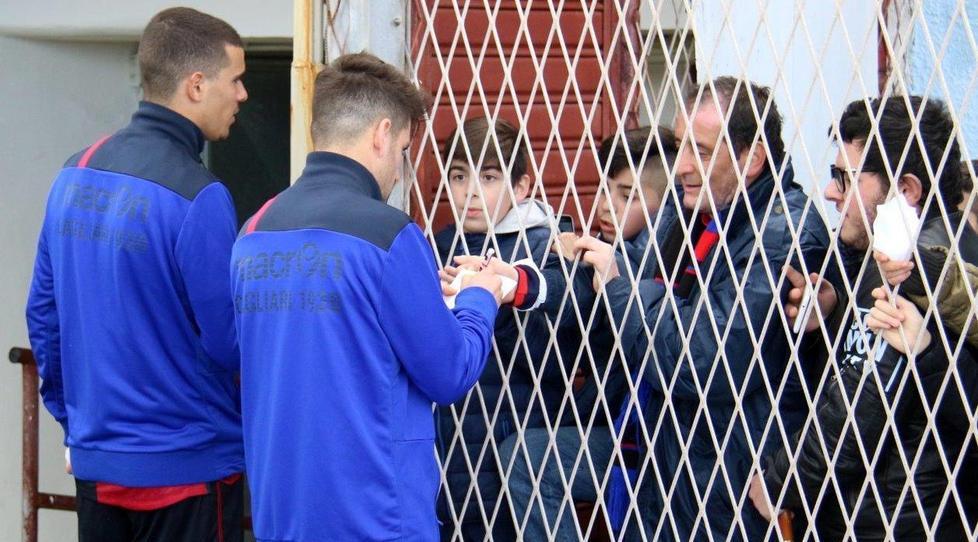 Autografi e applausi la violenza ultras non rovina la festa 