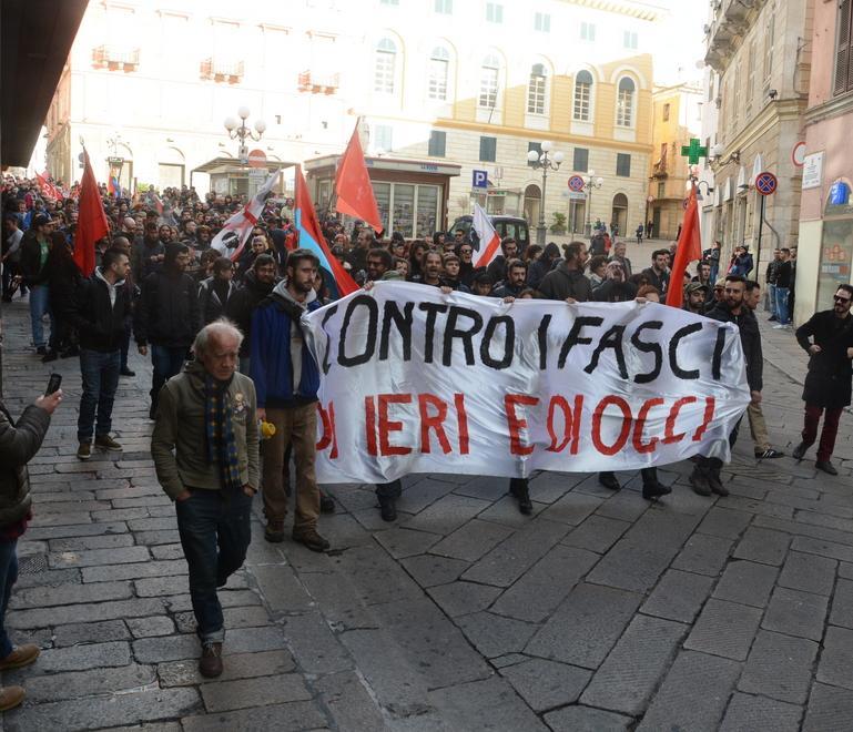 In corteo per dire no «ai “fasci” di ieri e di oggi» 