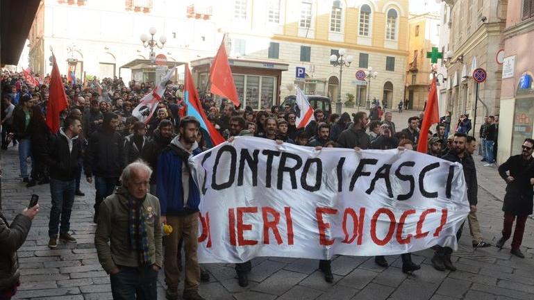 In corteo per dire no «ai “fasci” di ieri e di oggi»