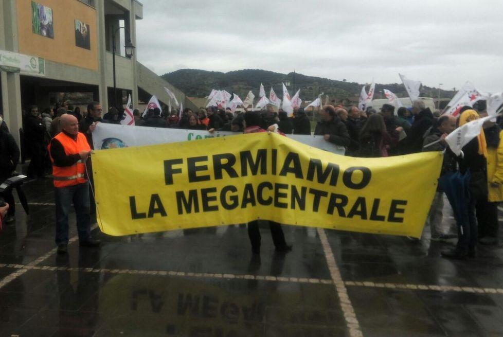 Corteo contro il progetto dell’impianto fotovoltaico 