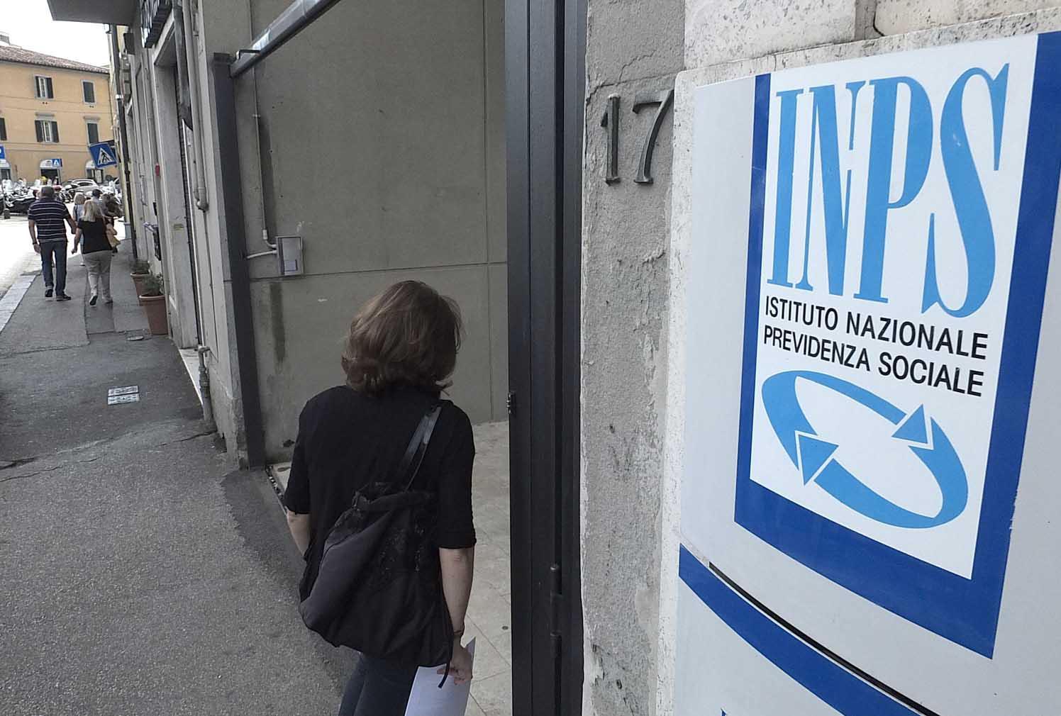 Falso cieco condannato a 5 anni, guidava anche il trattore
