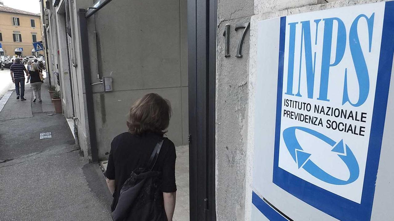 Falso cieco condannato a 5 anni, guidava anche il trattore