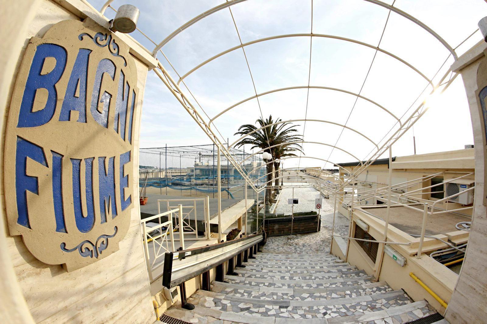L'ingresso de bagni Fiume