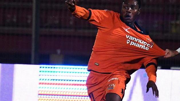 Gyasi in azione per l'attacco della Pistoiese (Foto Gori)