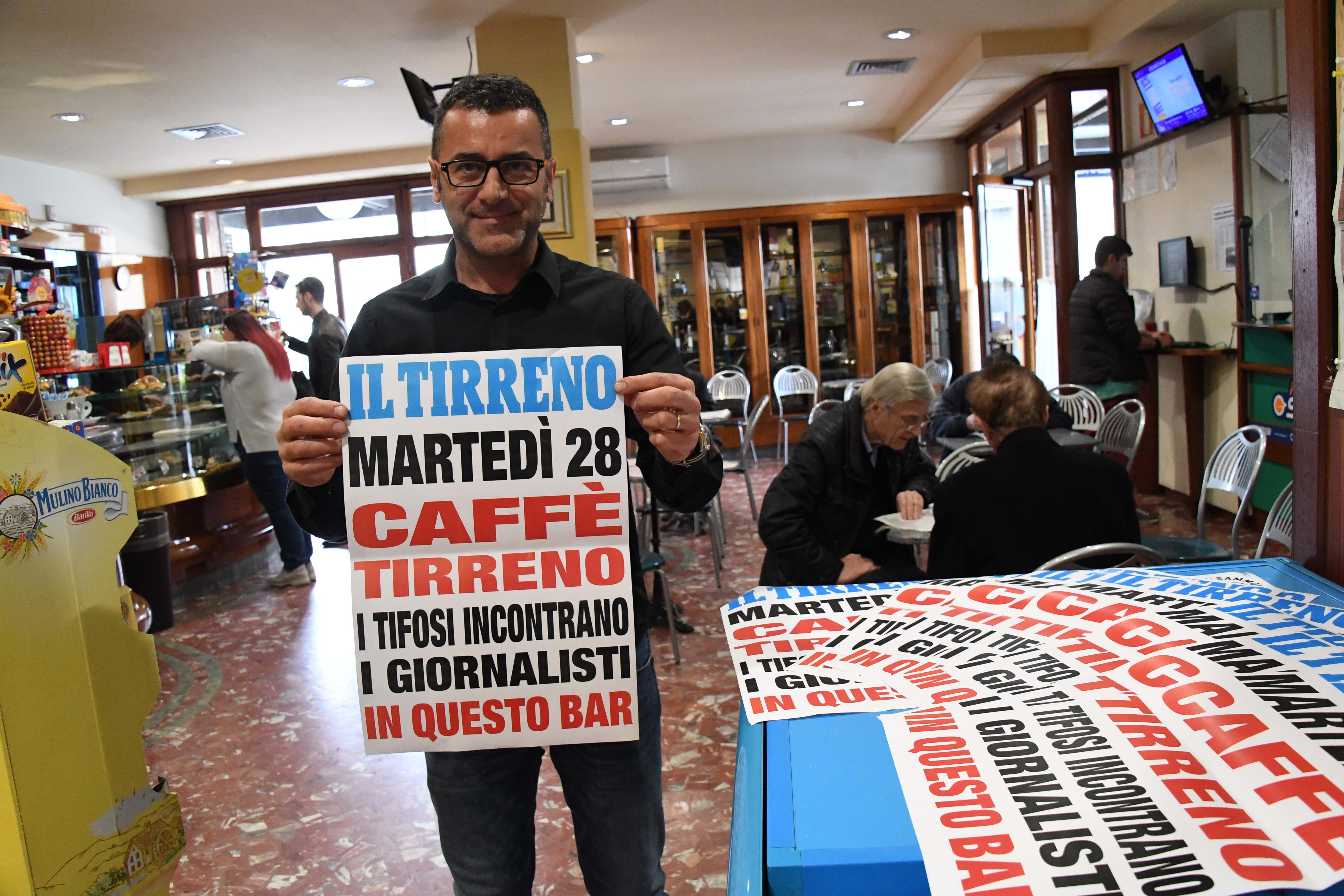 La locandina che annuncia il Caffè Tirreno al bar Baldini