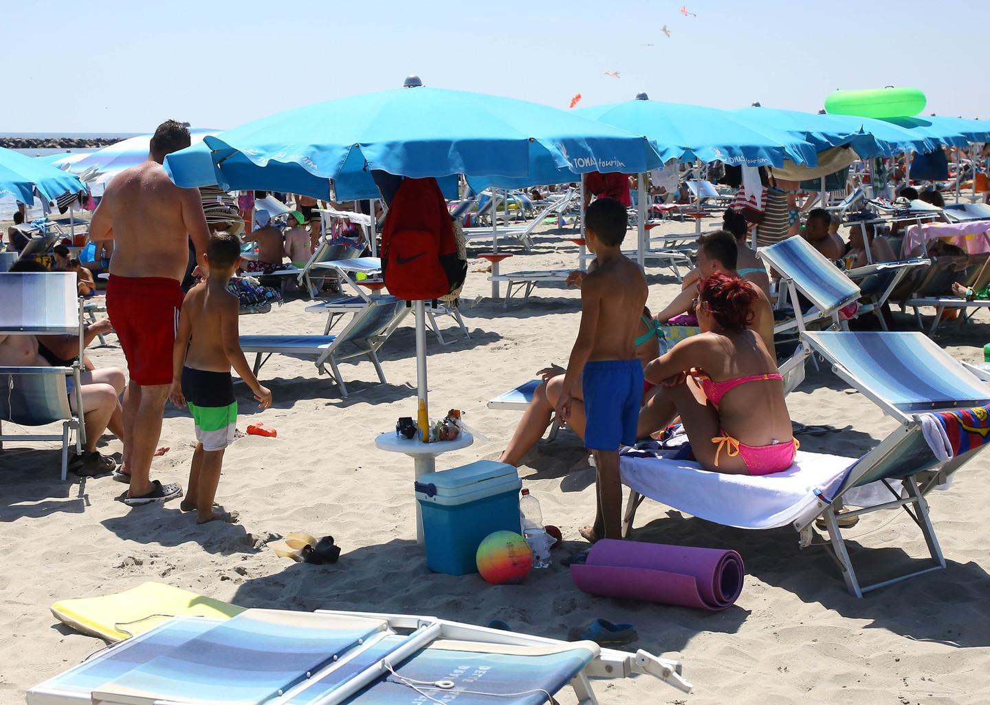 Sì ai lavori per i Bagni senza chiedere il permesso 