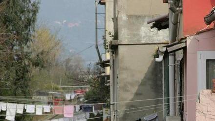 L’appello dei residenti in via di Montramito: «Non mandateci via»
