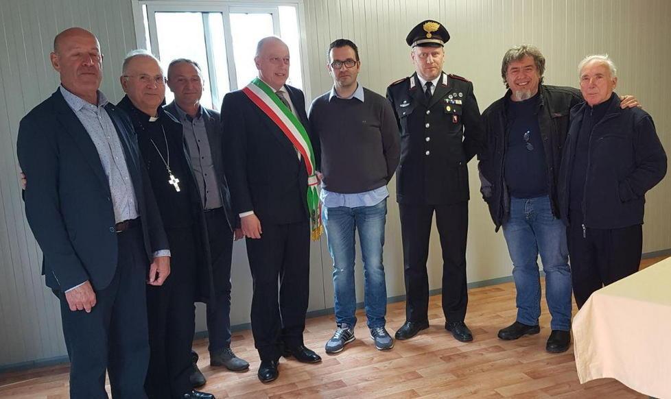 Il vescovo ha benedetto la casetta per i terremotati