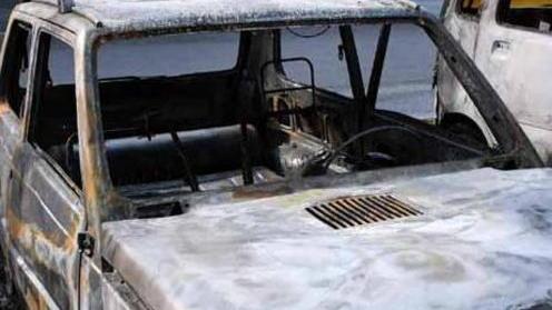 Rogo incenerisce tre auto a Fossola