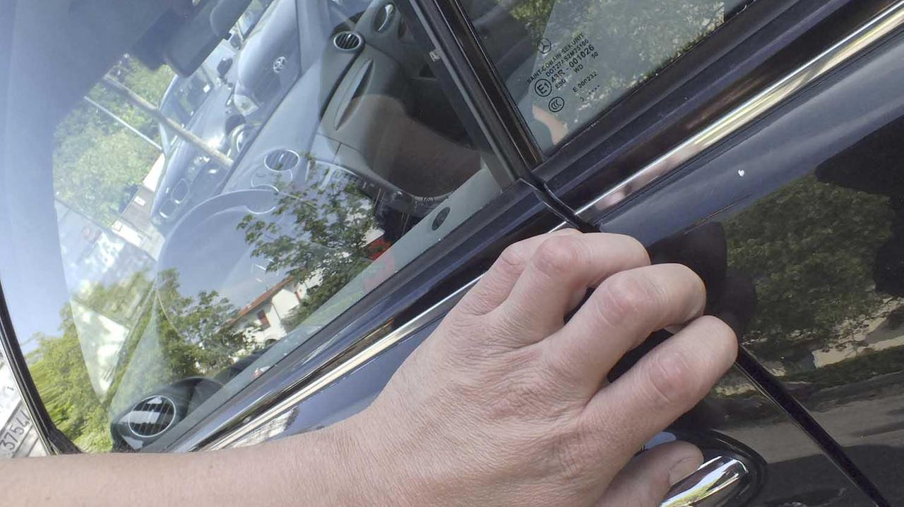 Rubavano nelle auto, arrestate tre donne
