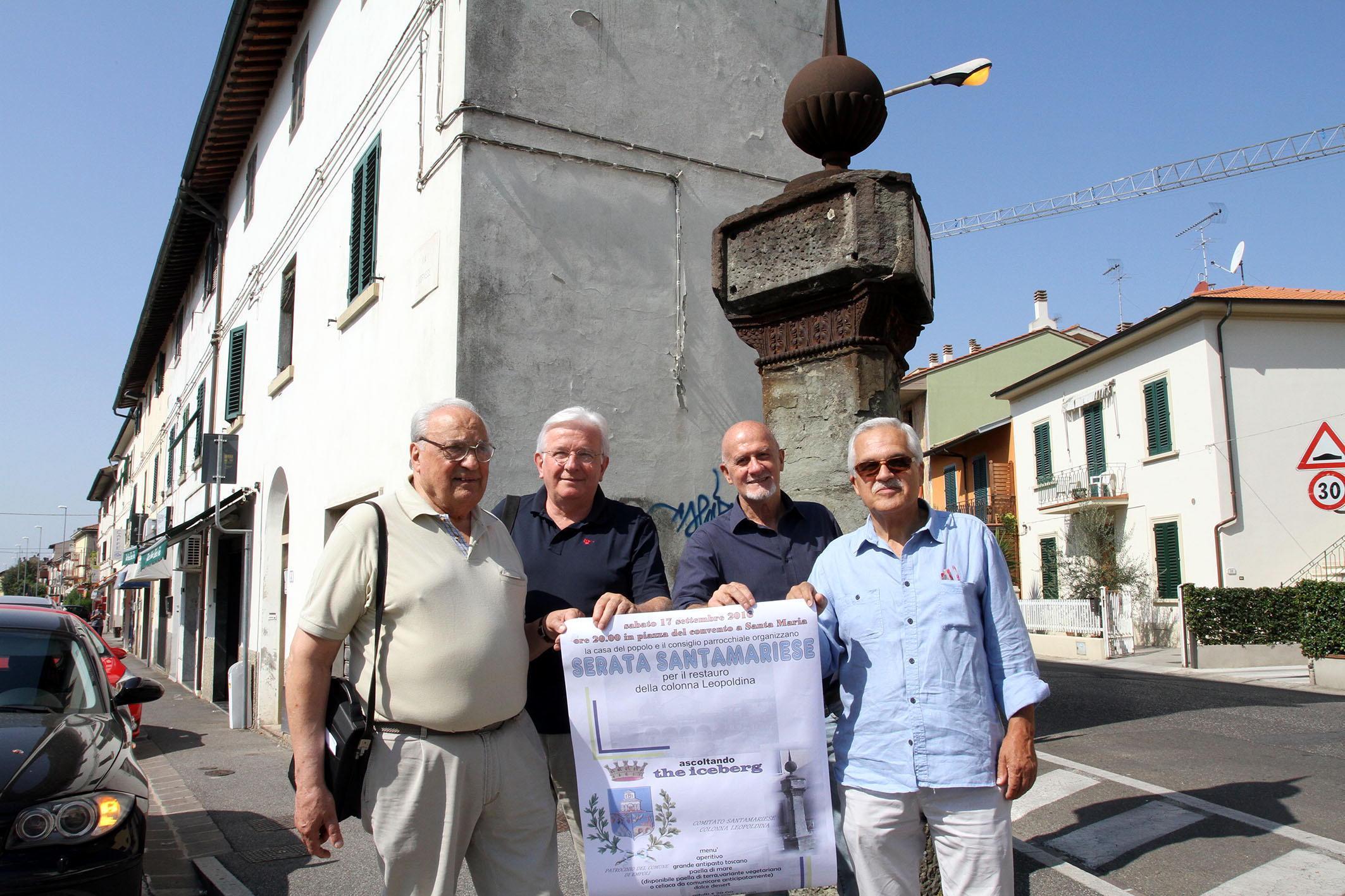 Il comitato davanti alla Colonna leopoldina (foto d'archivio) 