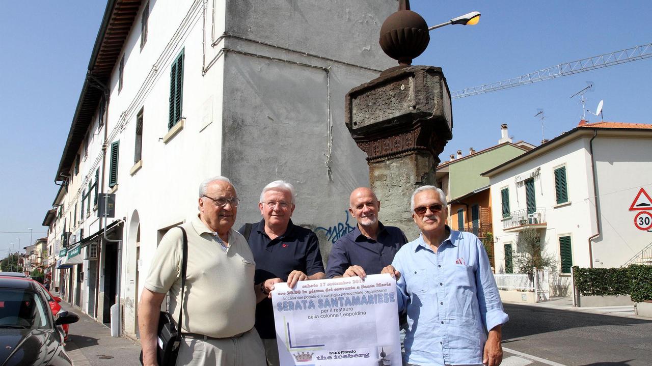 Il comitato davanti alla Colonna leopoldina (foto d'archivio)