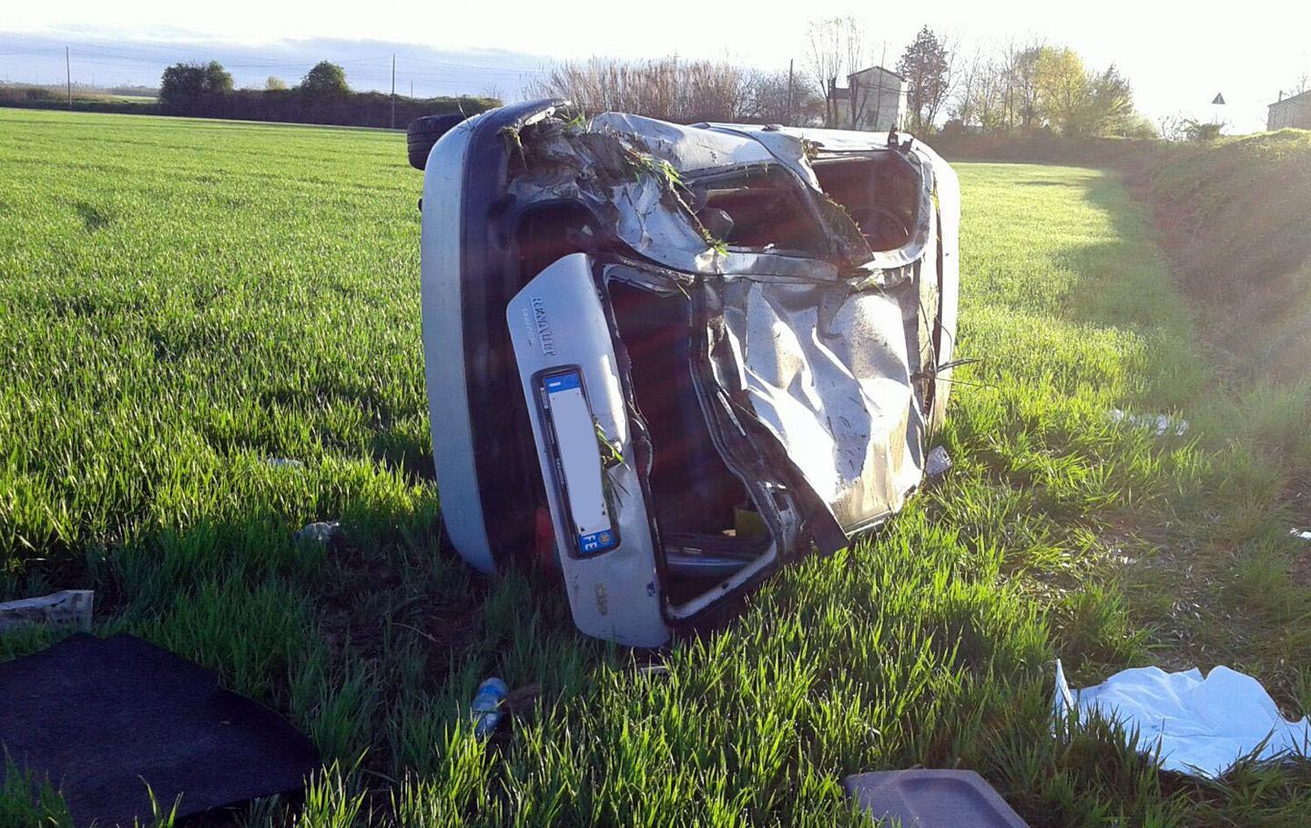 La donna sbalzata dall’auto è ancora in rianimazione 