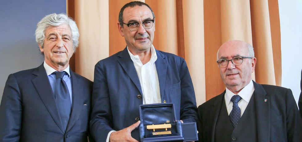 Sarri riceve la Panchina d’oro e non dimentica il passato