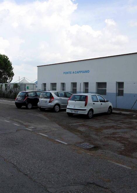 Razzia al campo sportivo, sparito anche un prosciutto