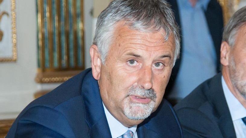 «Non si costruirà nei 300 metri dal mare»