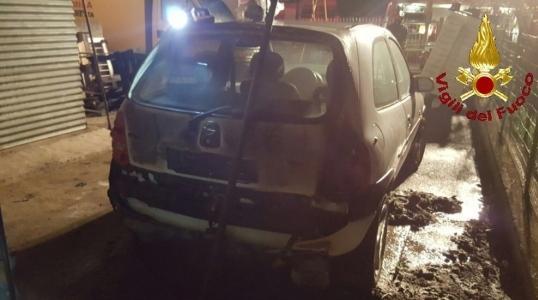 Paura a Follonica Brucia un capannone e poi una terrazza 