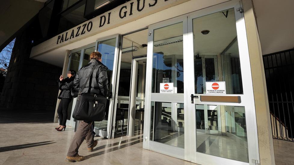 Badante condannata per prelievi abusivi