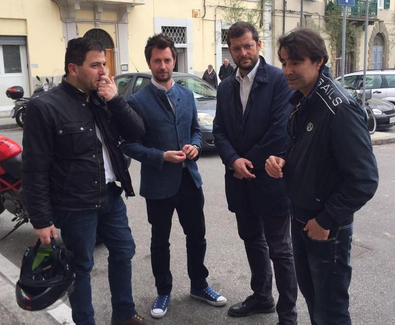 Congressi Pd, Renzi in testa ma l’affluenza è tiepida 