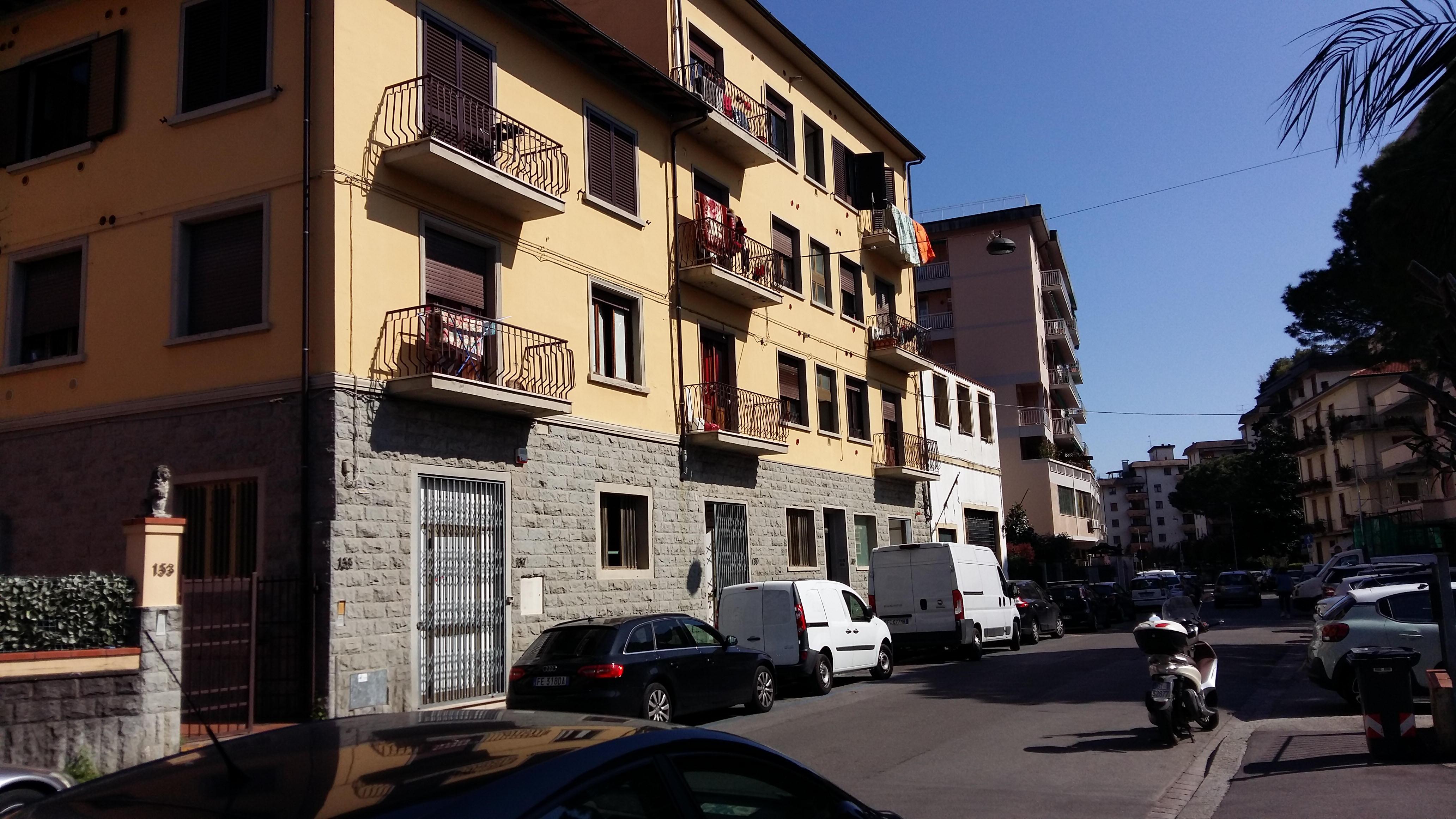 Il palazzo di via Fra' Bartolomeo dove sono concentrate molte prostitute cinesi