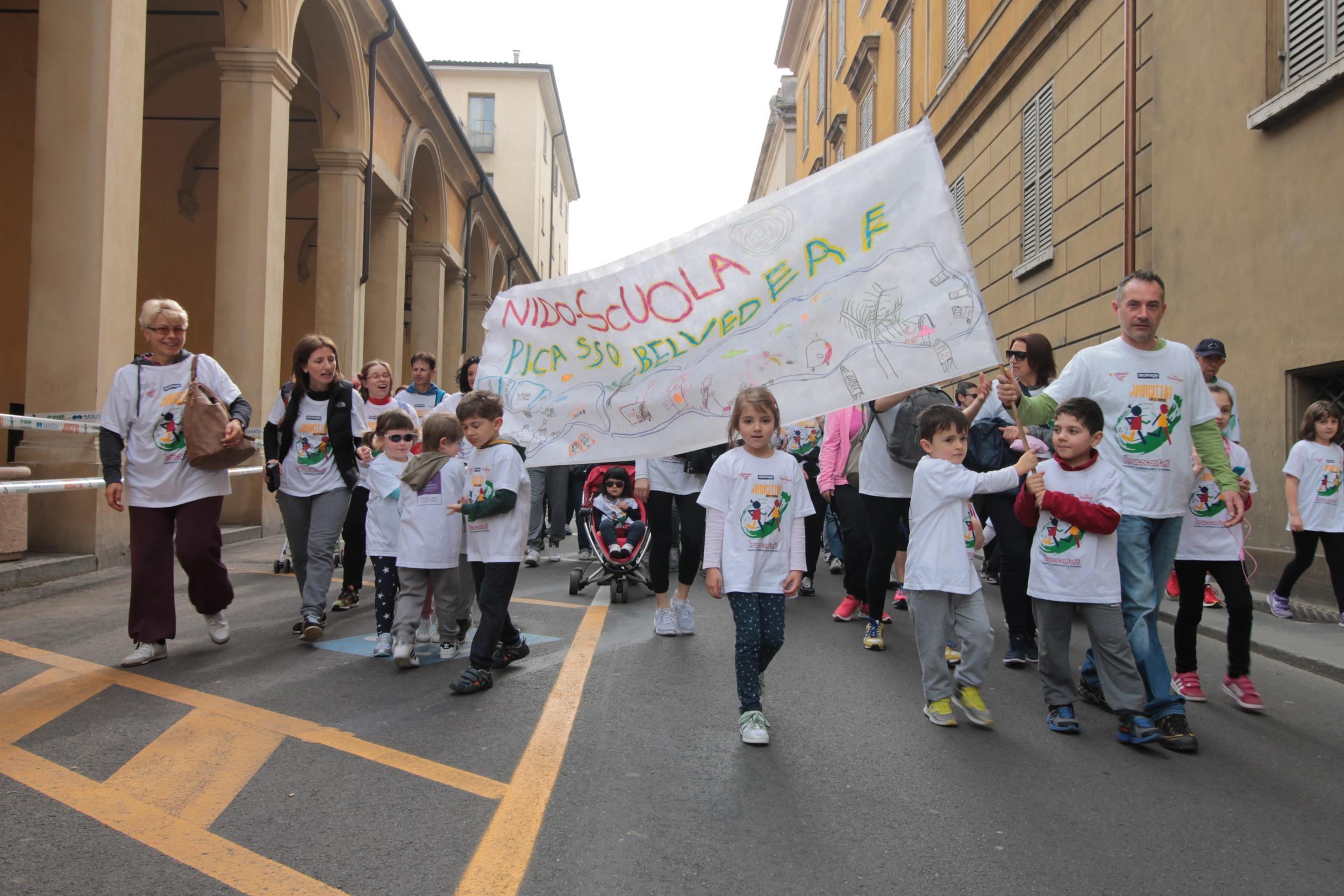 Vivicittà scalda i motori: Reggio Emilia si prepara alla corsa più festosa