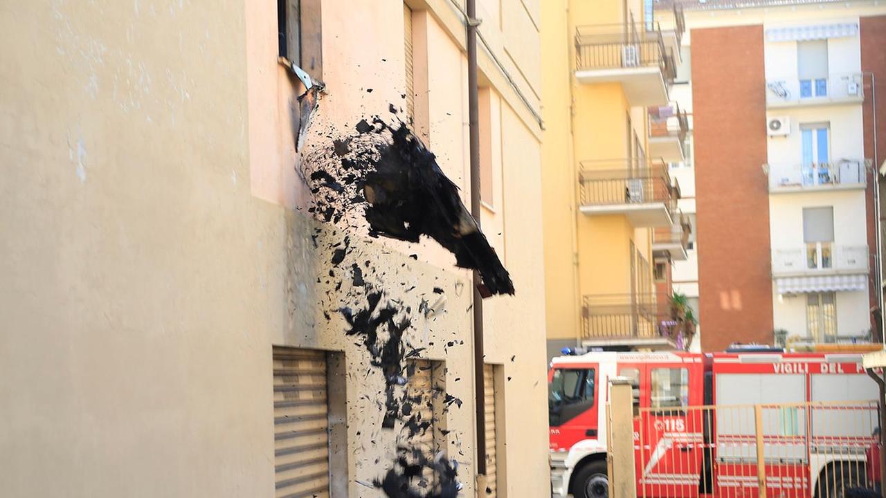 Rogo in appartamento, inquilino salvato
