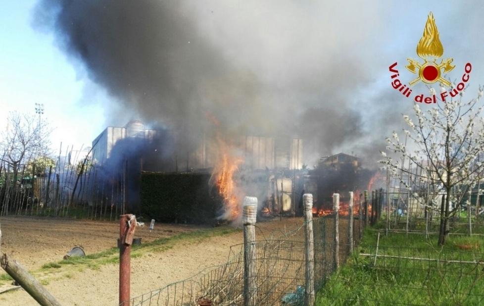 Incendio, scoppia bombola di Gpl 