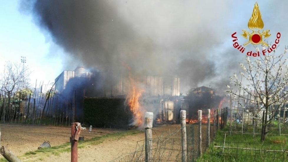 Incendio, scoppia bombola di Gpl