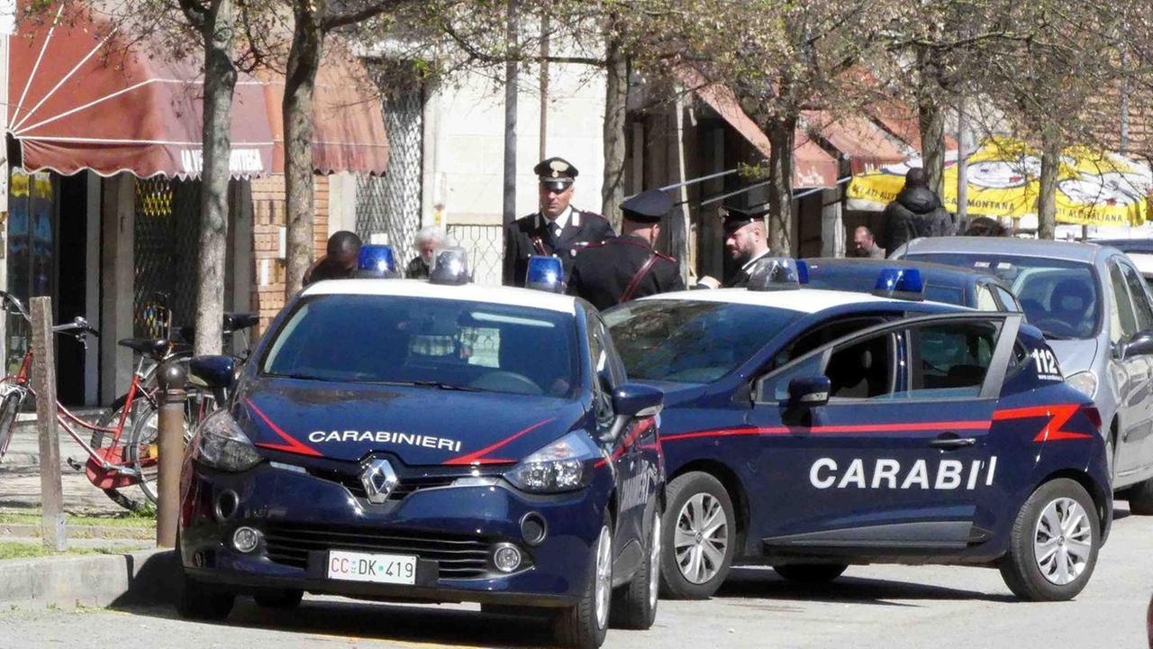 I carabinieri interrompono una lite
