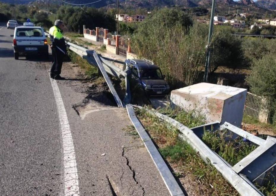 Camion perde un blocco di marmo 