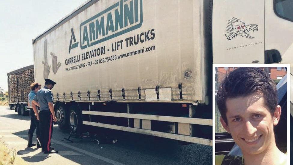 La bicicletta da corsa di Simone Pardini (nel riquadro) sotto il camion