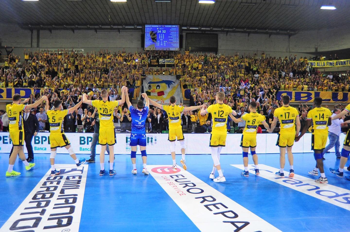 Azimut, tifo da record