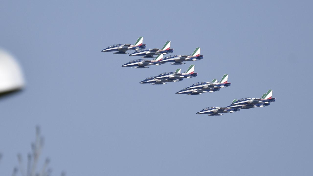 Le Frecce tricolori sulla Maremma (foto Enzo Russo)
