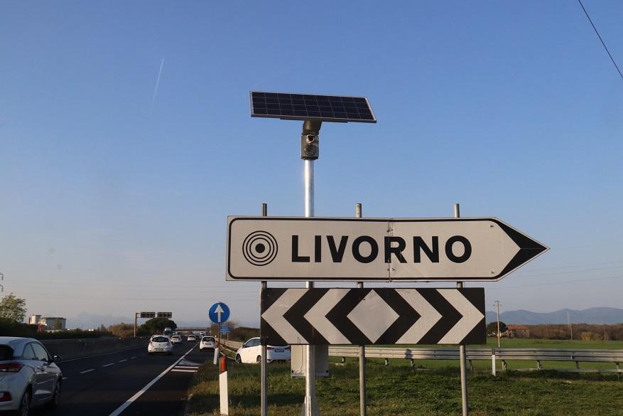 Una delle telecamere collocate dall'Anas per il monitoraggio del traffico sulla Variante Aurelia (Repetti Pentafoto)