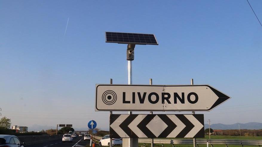 Una delle telecamere collocate dall'Anas per il monitoraggio del traffico sulla Variante Aurelia (Repetti Pentafoto)