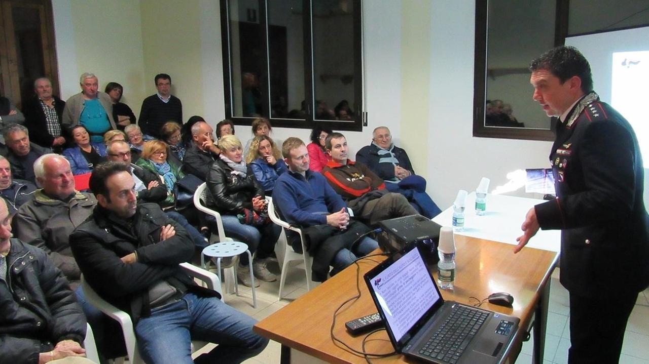 Tutta Gombola alla riunione contro i ladri