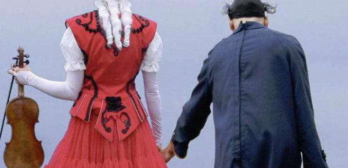 Con i clown prima sul palco e poi a... lezione