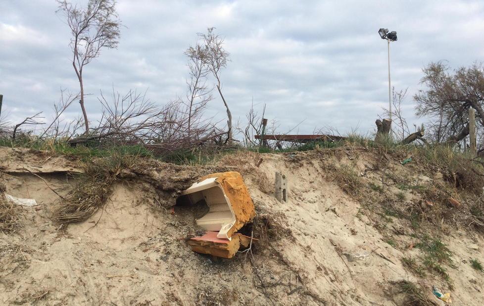 Divano nelle dune, rimozione a rilento 